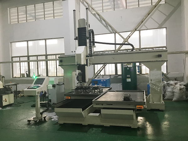 五軸數(shù)控加工中心在汽車模具加工領(lǐng)域的優(yōu)勢，您知道嗎？