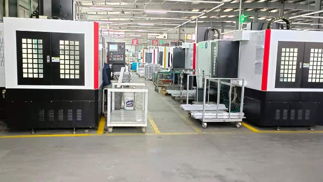 鋁型材加工中心需要哪些設(shè)備？