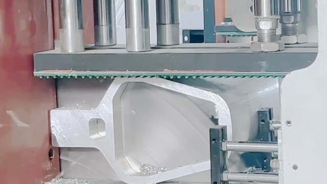 全自動(dòng)鋁型材切割機(jī)你知道怎樣保養(yǎng)嗎？